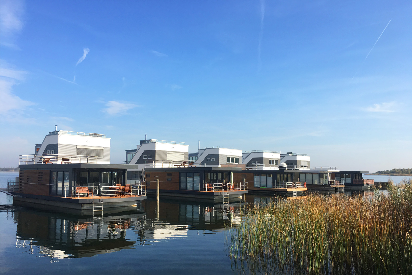 hausboote schwimmende haueser goitzsche