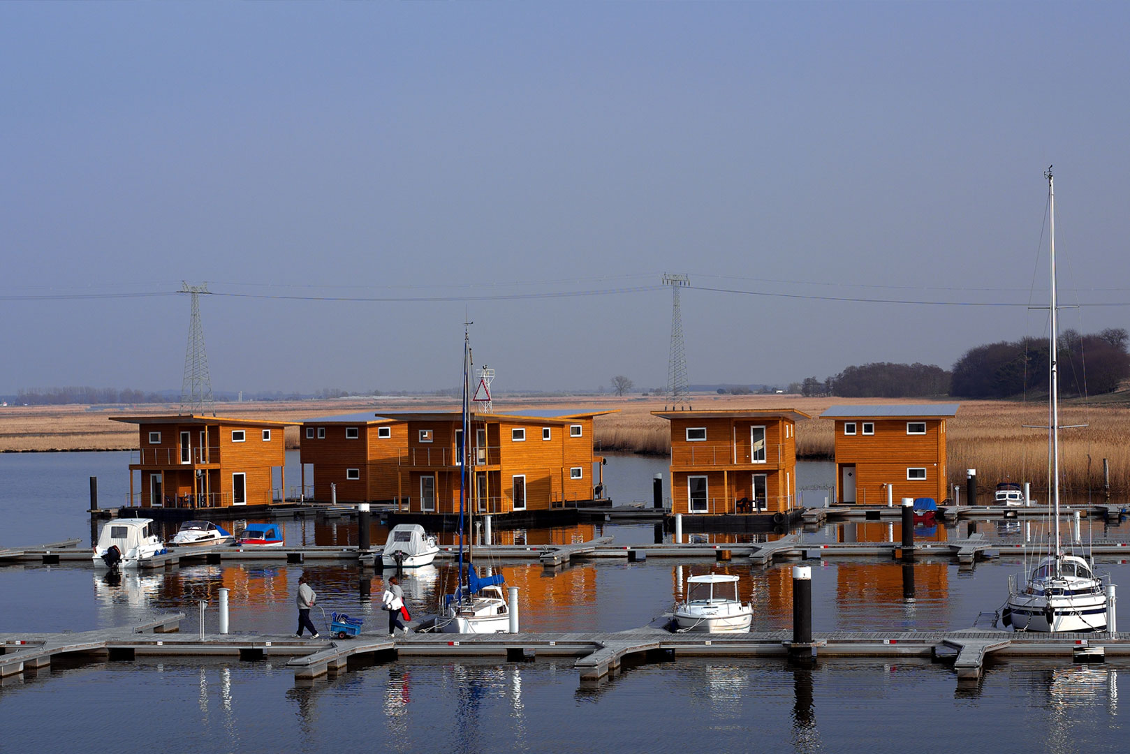 schwimmendes haus mieten ostsee kroeslin
