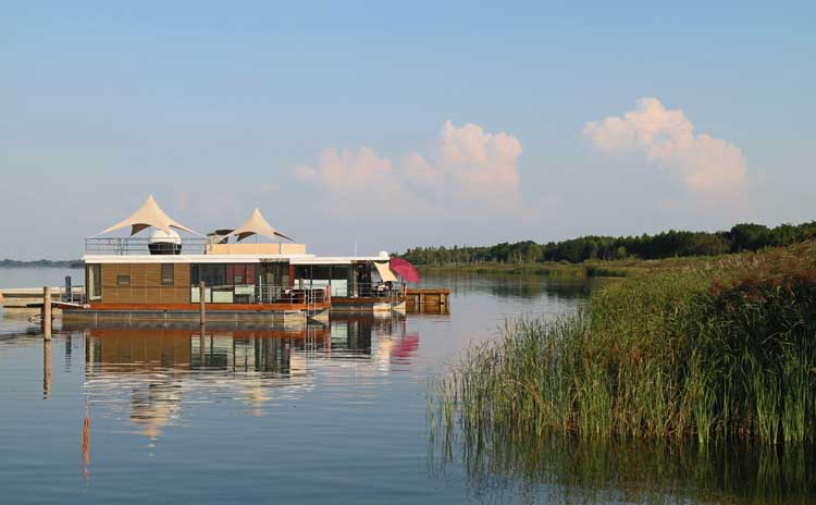 hausboot liegeplatz suche