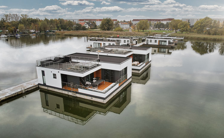 schwimmende haeuser ostsee mecklenburg vorpommern
