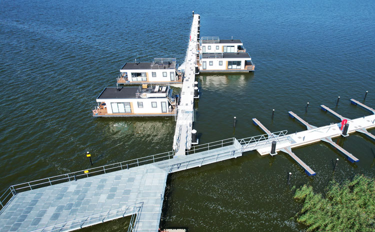 schwimmende haeuser ostsee ribnitz damgarten