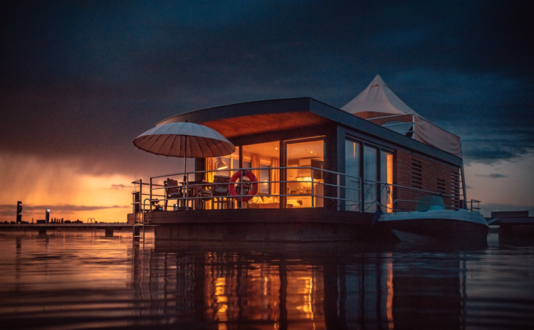 schwimmendes musterhaus lausitzer seenland baerwaldersee