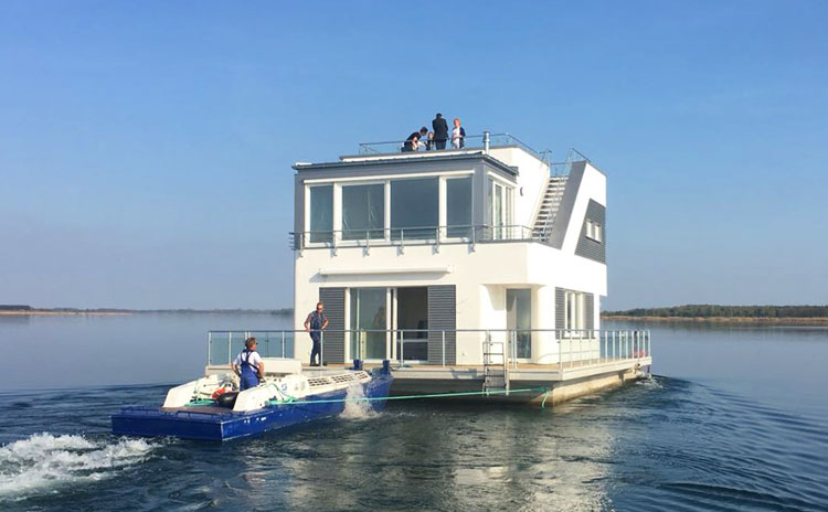 schwimmendeshaus sachsenanhalt goitzsche